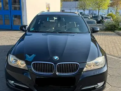 Gebraucht BMW 330 Sport Line 245 PS (180 kW) 2012 Schwarz Kombi