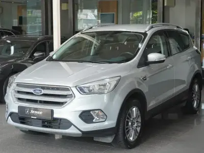 Gebraucht Ford Kuga Trend 150 PS (110 kW) 2019 Polarsilber metallic (metallic) SUV