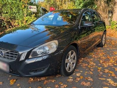 Gebraucht Volvo V60 Momentum 205 PS (150 kW) 2011 Grau Kombi