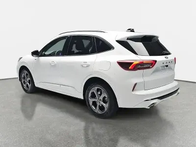 Gebraucht Ford Kuga ST-Line 186 PS (136 kW) 2025 Frozen white SUV