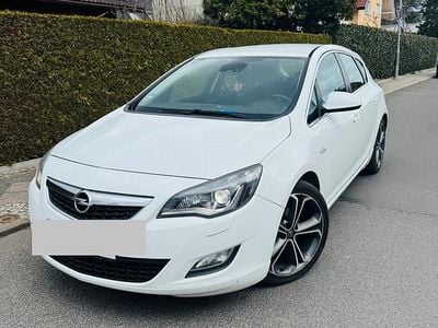 Gebraucht Opel Astra OPC 165 PS (121 kW) 2012 Weiß Limousine