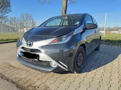 Gebraucht Toyota Aygo 70 PS (51 kW) 2016 Schwarz Kleinwagen