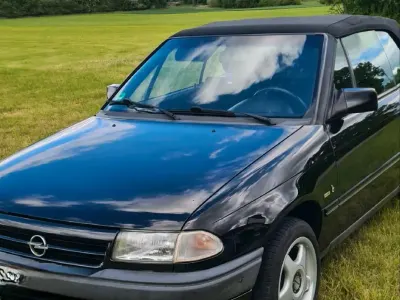 Używany Opel Astra Cabriolet 75 KM (55 kW) 1994 Czarny Kabriolet