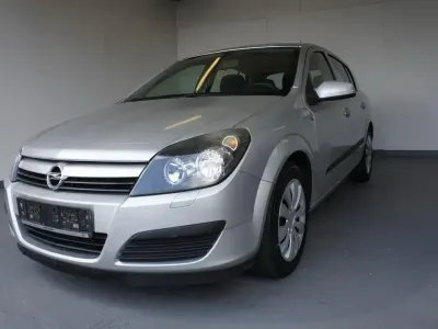 Usata Opel Astra 104 CV (76 kW) 2004 Argento Berlina