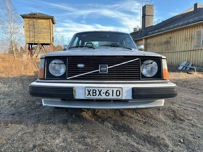 Gebraucht Volvo 244 109 PS (80 kW) 1977 Silber Limousine