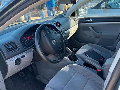 Gebraucht VW Jetta 116 PS (85 kW) 2006 Grau Limousine