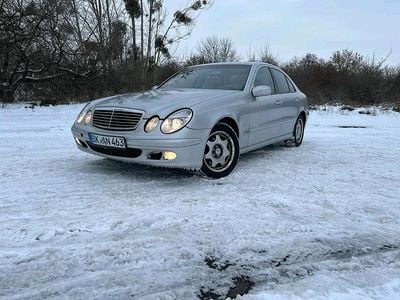 Grau Gebraucht 2004 Mercedes E200 Limousine | 2.500 € (Guter Preis)