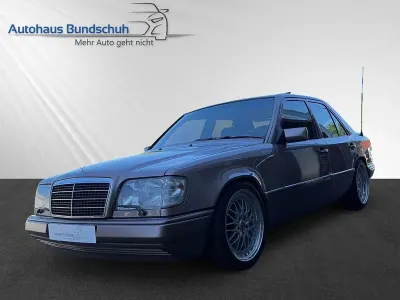 Używany Mercedes E420 279 KM (205 kW) 1993 Brązowy Sedan/Limuzyna