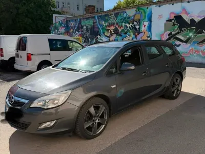 Usado Opel Astra 110 HP (80 kW) 2012 Cinzento Carrinha