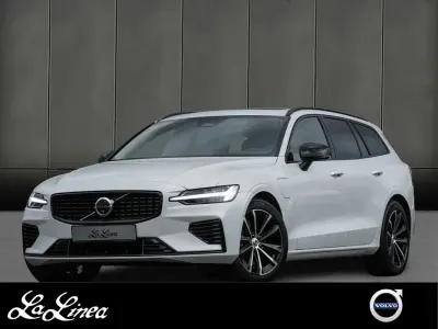 Gebraucht Volvo V60 Plus 349 PS (256 kW) 2025 Crystal white pearl / metallic Kombi