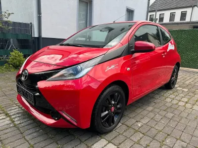 Gebraucht Toyota Aygo 69 PS (50 kW) 2016 Rot Kleinwagen