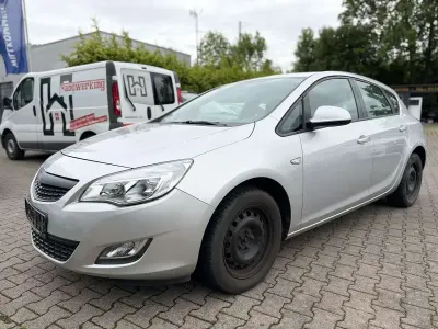 Gebraucht Opel Astra Edition 87 PS (63 kW) 2010 Argon silber/ice silver (m2) Kleinwagen