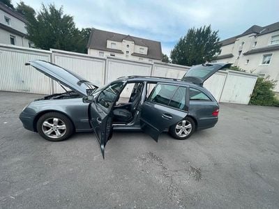Mercedes E200