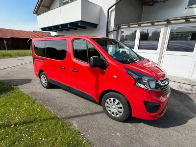 Usata Opel Vivaro 140 CV (102 kW) 2016 Rosso Monovolume