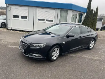 Używany Opel Insignia Dynamic 170 KM (125 kW) 2017 Czarny Sedan/Limuzyna
