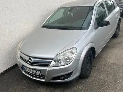 Używany Opel Astra Selection 116 KM (85 kW) 2008 Szary Sedan/Limuzyna
