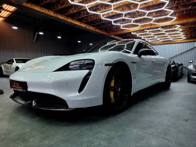 Gebraucht Porsche Taycan Turbo S 559 kW (761 PS) 2020 Weiß Limousine