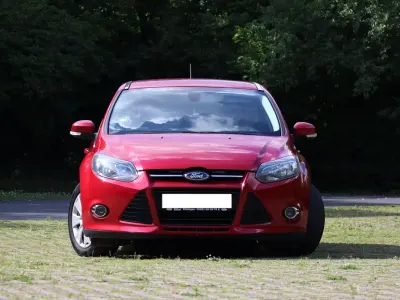 Gebraucht Ford Focus 116 PS (85 kW) 2011 Rot Limousine