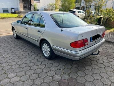 Mercedes E230