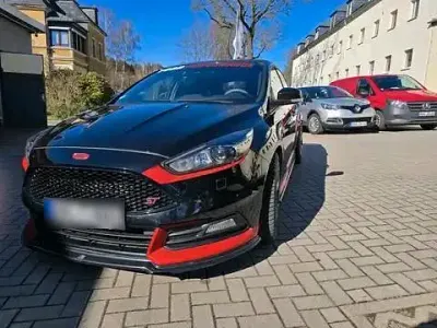 Gebraucht Ford Focus ST 250 PS (183 kW) 2017 Schwarz Limousine