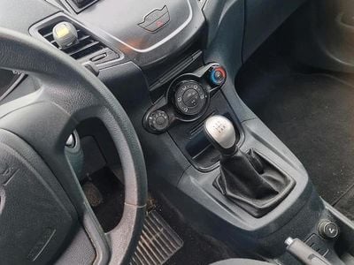 Gebraucht Ford Fiesta 75 PS (55 kW) 2012 Weiß Kleinwagen