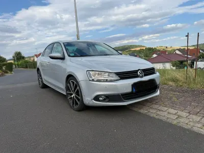 Gebraucht VW Jetta Highline 140 PS (102 kW) 2011 Silber Limousine