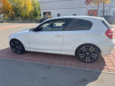 Usata BMW 116 122 CV (89 kW) 2008 Bianco Utilitaria