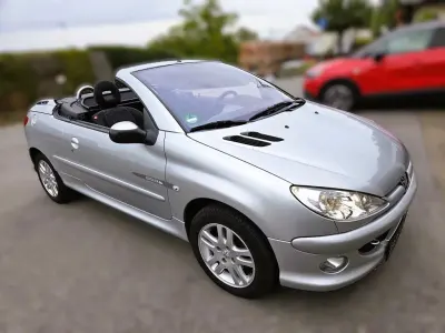 Gebraucht Peugeot 206 CC Quiksilver 109 PS (80 kW) 2006 Silber Cabrio