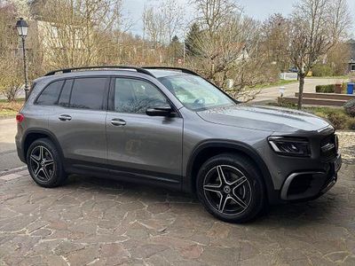Grau Gebraucht 2024 Mercedes GLB200 SUV | 44.000 € (Teuer)