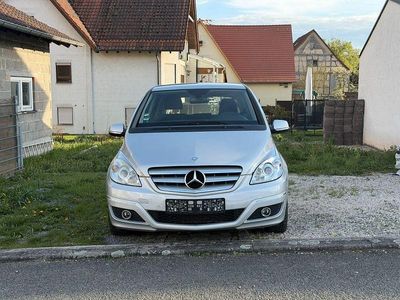 Usata Mercedes B180 109 CV (80 kW) 2011 Argento Monovolume