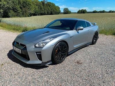 Begagnad Nissan GT-R Prestige 570 HK (419 kW) 2017 Silver Sportkupé