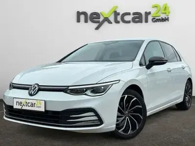 Gebraucht VW Golf VIII Active 150 PS (110 kW) 2022 Pure white Limousine