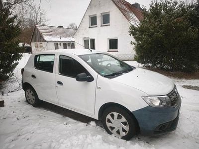 Weiß Gebraucht 2017 Dacia Sandero Acces Limousine | 5.600 € (Fairer Preis)