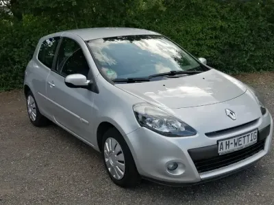 Gebraucht Renault Clio II 75 PS (55 kW) 2009 Silber Limousine