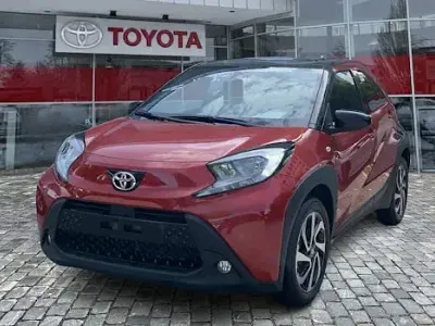 Neu Toyota Aygo X 72 PS (52 kW) 2025 Rot SUV