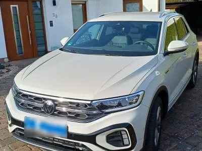 Używany VW T-Roc Cabriolet R-line 150 KM (110 kW) 2025 Szary SUV