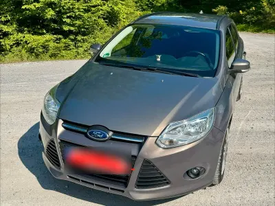 Usado Ford Focus 125 CV (91 kW) 2013 Gris Familiar