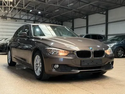 Gebraucht BMW 318 143 PS (105 kW) 2014 Grau Limousine