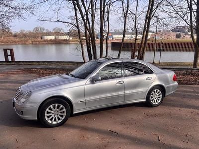 Gebraucht Mercedes E220 170 PS (125 kW) 2007 Silber Limousine