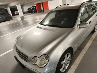 Usata Mercedes C180 Avantgarde 143 CV (105 kW) 2003 Argento Berlina