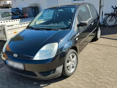 Gebraucht Ford Fiesta Trend 69 PS (50 kW) 2004 Blau Kleinwagen