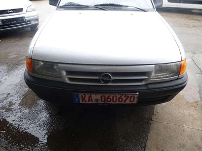 Gebraucht Opel Astra 75 PS (55 kW) 1993 Silber Limousine