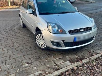 Gebraucht Ford Fiesta 80 PS (58 kW) 2008 Silber Kleinwagen