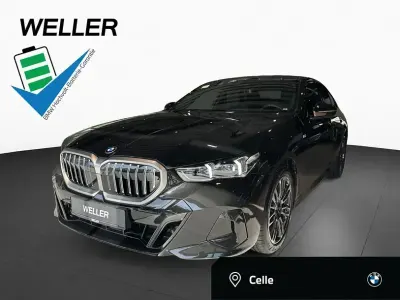 Gebraucht BMW 550e Comfort Edition 489 PS (359 kW) 2025 Black sapphire (schwarz) Limousine