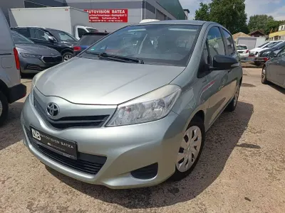 Gebraucht Toyota Yaris Cool 90 PS (66 kW) 2012 Silber Kleinwagen