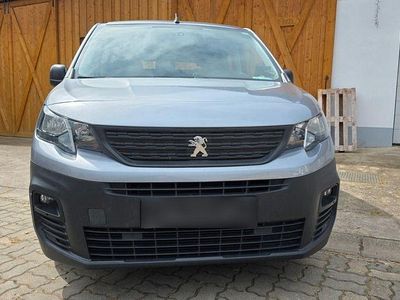 Gebraucht Peugeot Partner Premium 110 PS (80 kW) 2020 Grau Van / Kleinbus