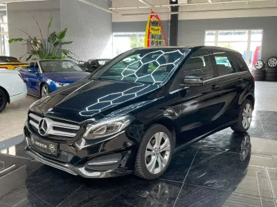 Gebraucht Mercedes B180 109 PS (80 kW) 2015 Schwarz Kleinwagen