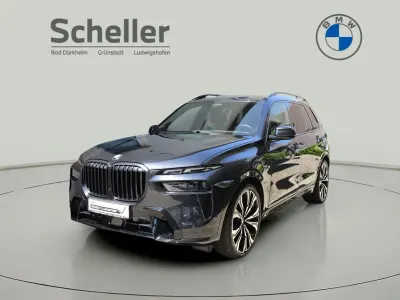 Gebraucht BMW X7 M Sport 381 PS (280 kW) 2024 Black sapphire SUV