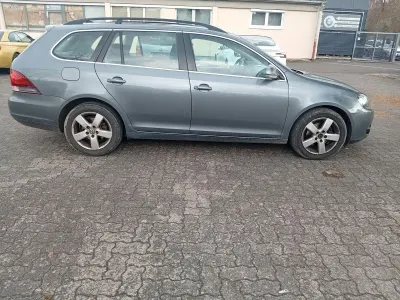 Gebraucht VW Golf VI Comfortline 105 PS (77 kW) 2011 Grau Kleinwagen