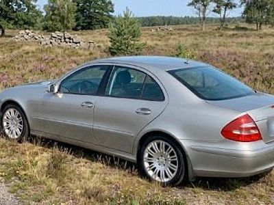 Begagnad Mercedes E320 224 HK (164 kW) 2004 Silver Sedan